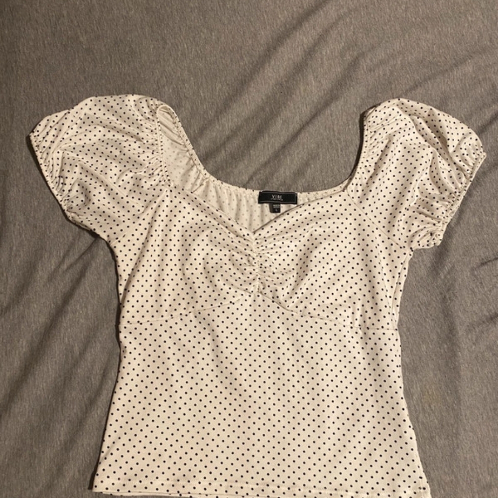 Black and White Polka Dot Puff-sleeve Sweetheart Blouse